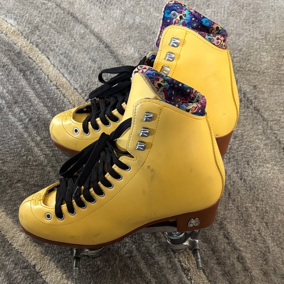 Vibrant Yellow Roller Skates with Black Laces - Picture 1 of 6